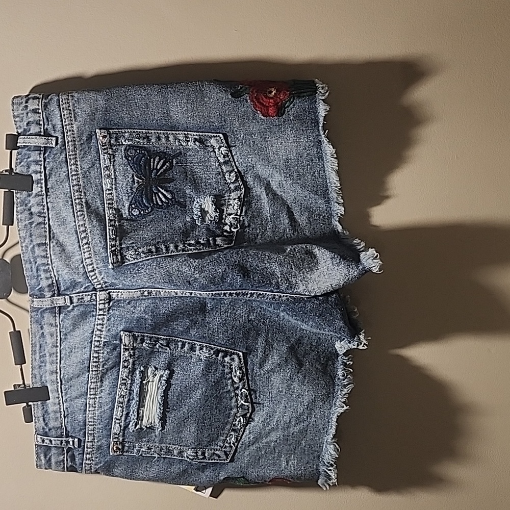 Denim shorts - Picture 2 of 4